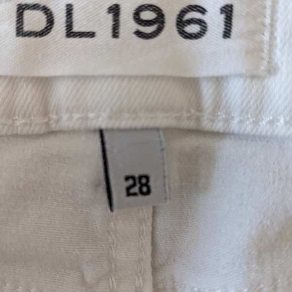 DL1961 Karlie Boyfriend Short Socal Size 28 - Picture 5 of 6